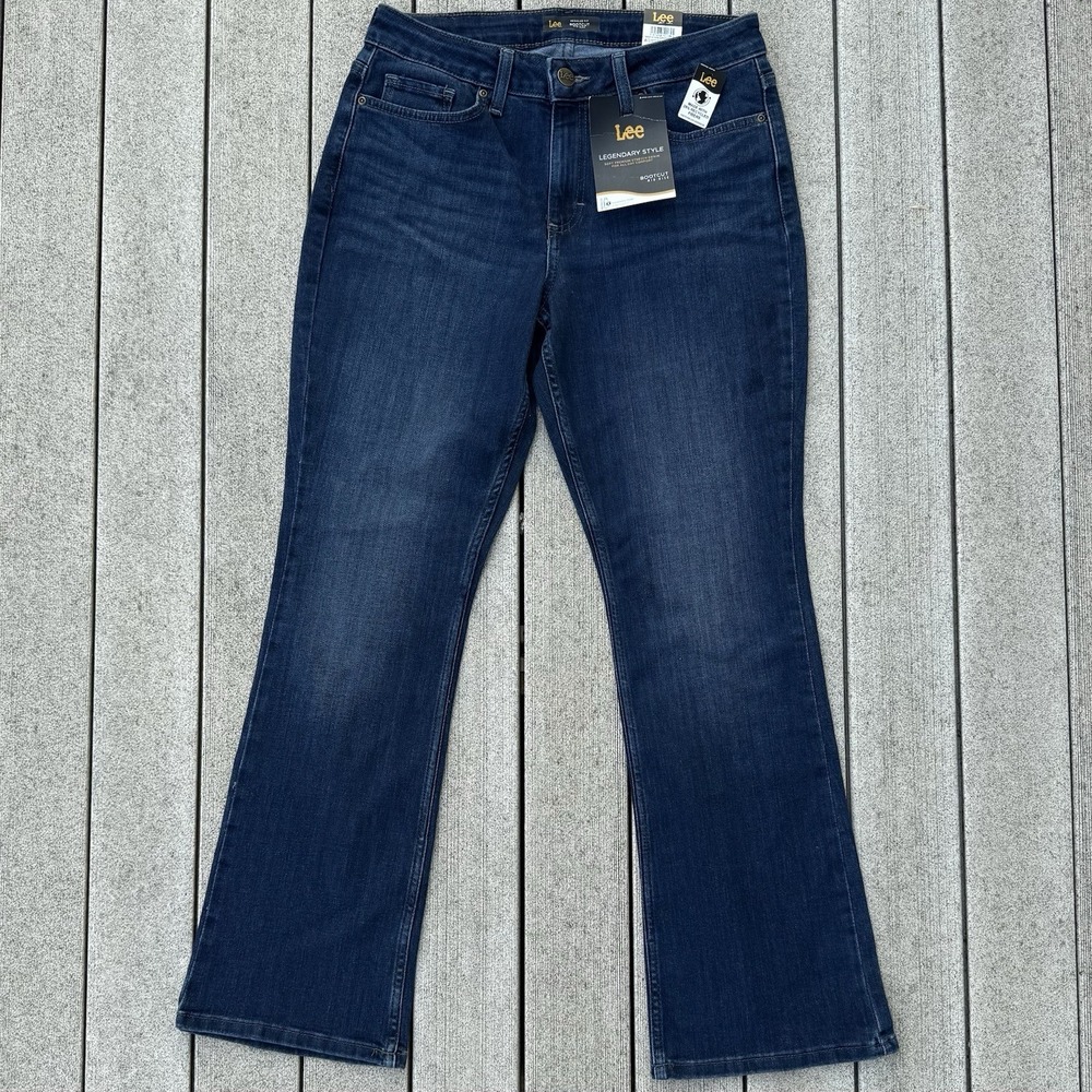 NEW Lee Women Sz 10 Short Legendary Style Regular Fit Bootcut Mid Rise Jeans TAG